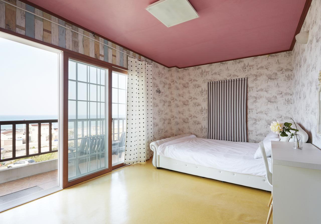 Dg Beach Pension Jeju Exterior foto